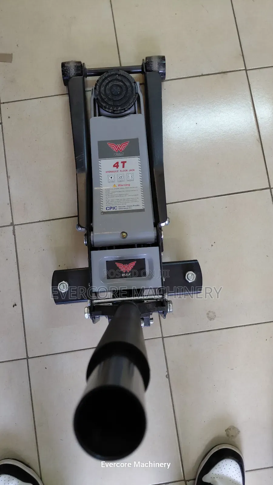 Commercial 4 Tonne Hydraulic Trolley Jack Tool.