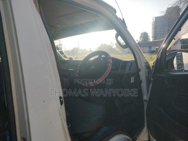 Toyota HiAce 2013 White - thumbnail 4