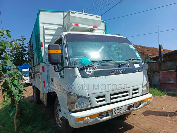 Isuzu NPR Truck - thumbnail 3