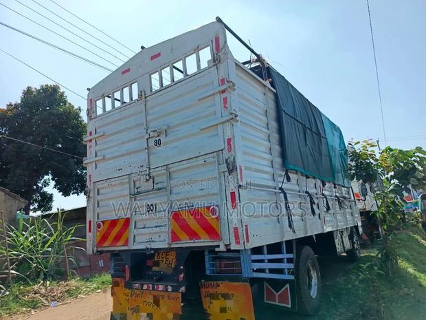 Isuzu NPR Truck - thumbnail 6