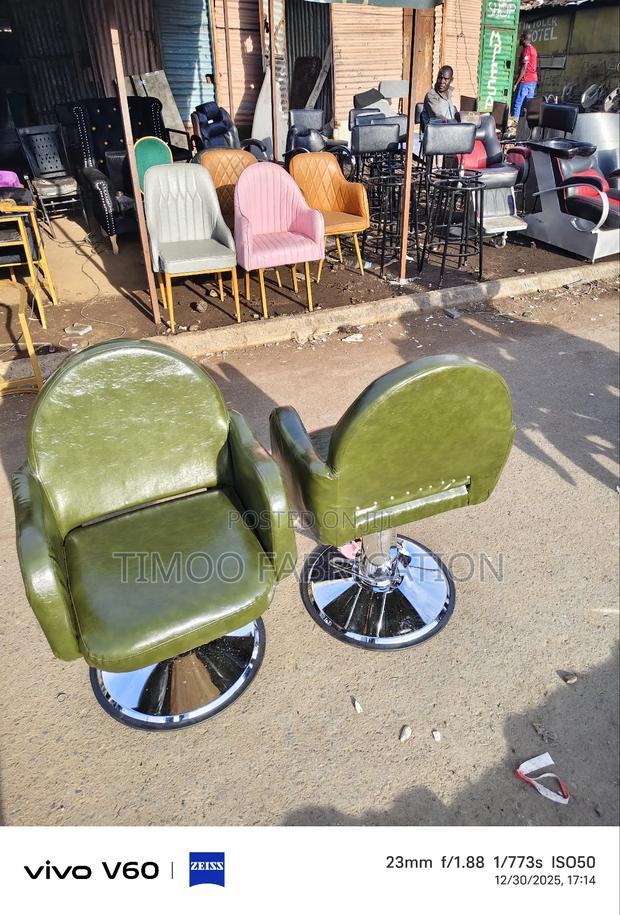 Styling Seats With a Hydraulic Pump, Green Leather