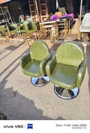 Styling Seats With a Hydraulic Pump, Green Leather