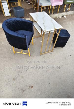Salon Set of Table, Styling and Puff Seats - thumbnail 2