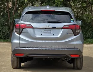 Honda Vezel 1.5 Hybrid 4WD 2018 Silver