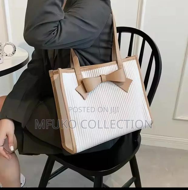 Bowknot Handbag. - main view