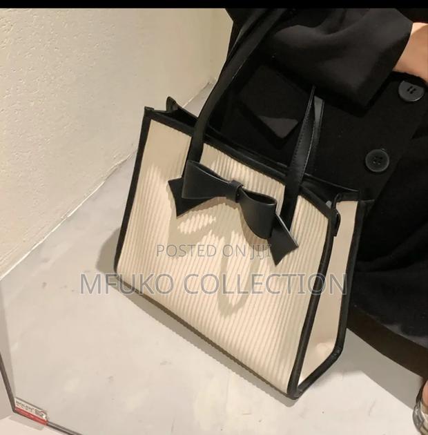 Bowknot Handbag. - thumbnail 2