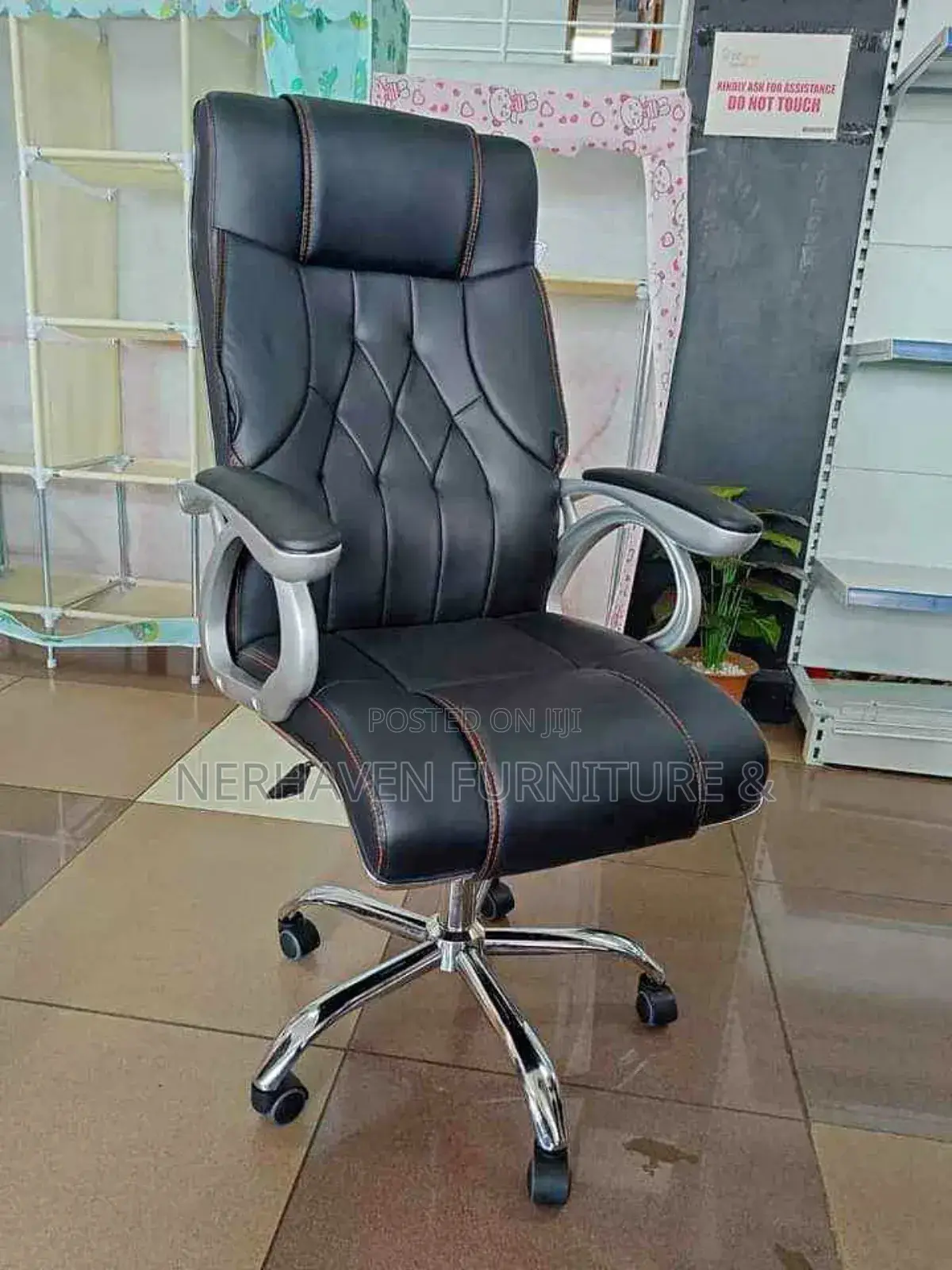 Adjustable Ergonomic Office Chair for Productivity