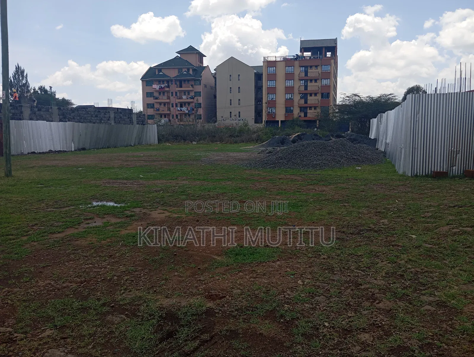 A Very Prime Commercial 1/4 Acre Near the Tarmac Road.