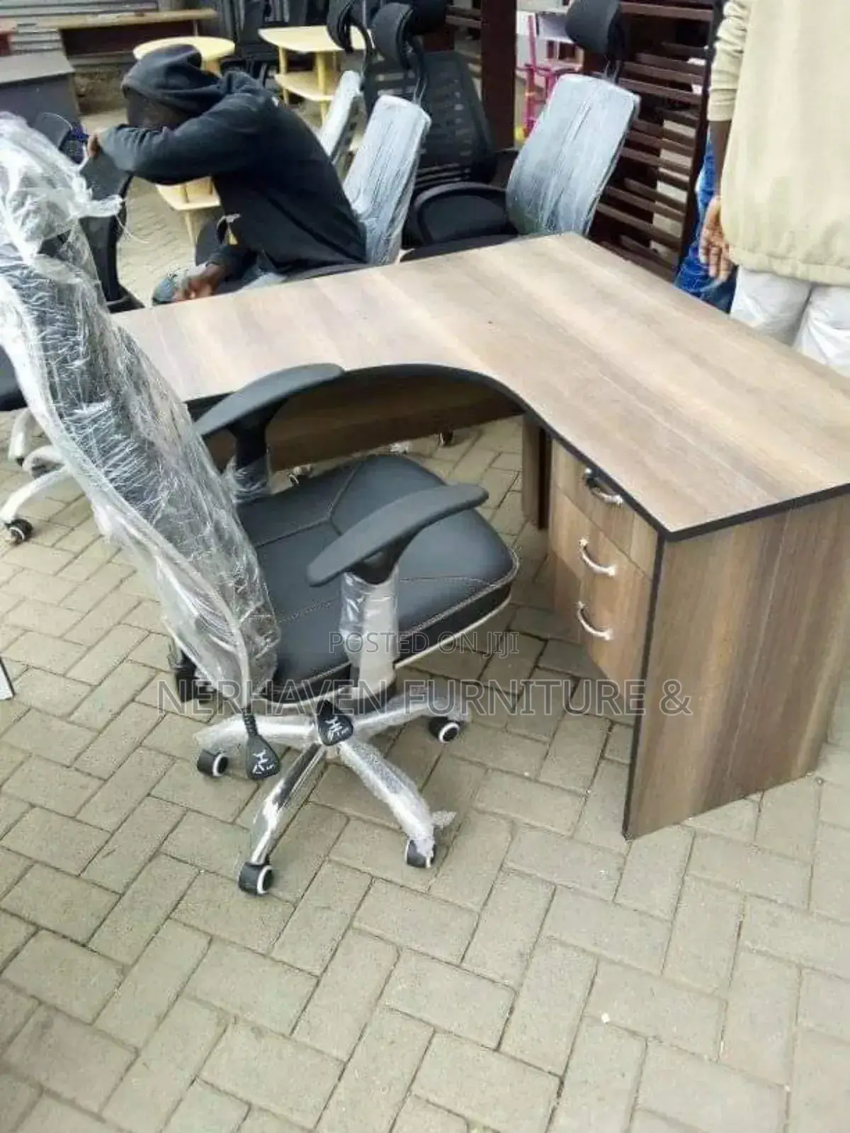 L-Shape Office Desk – Maximize Your Workspace