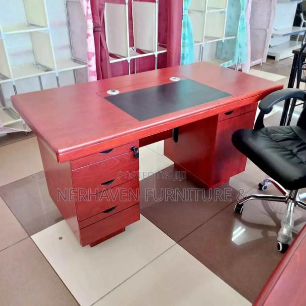 Director’S Executive Desk – Elegant Functional