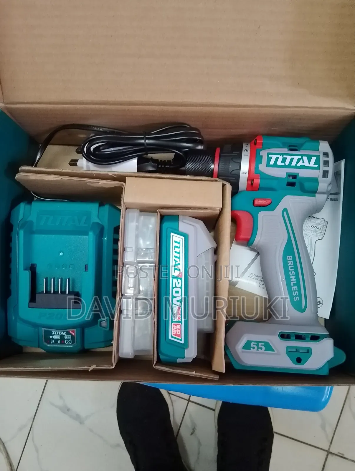 Total 55nn Cordless Drill Set With One Batteries