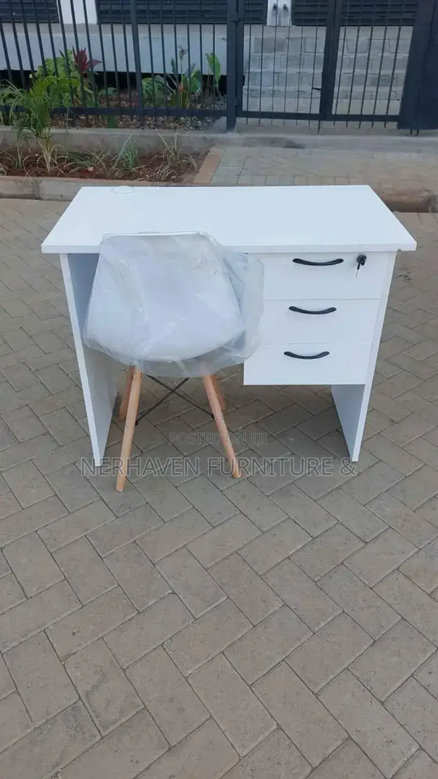 Functional Desk – Organize Your Workspace