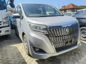 Toyota Esquire 2.0 AWD (8 seater) 2018 Silver