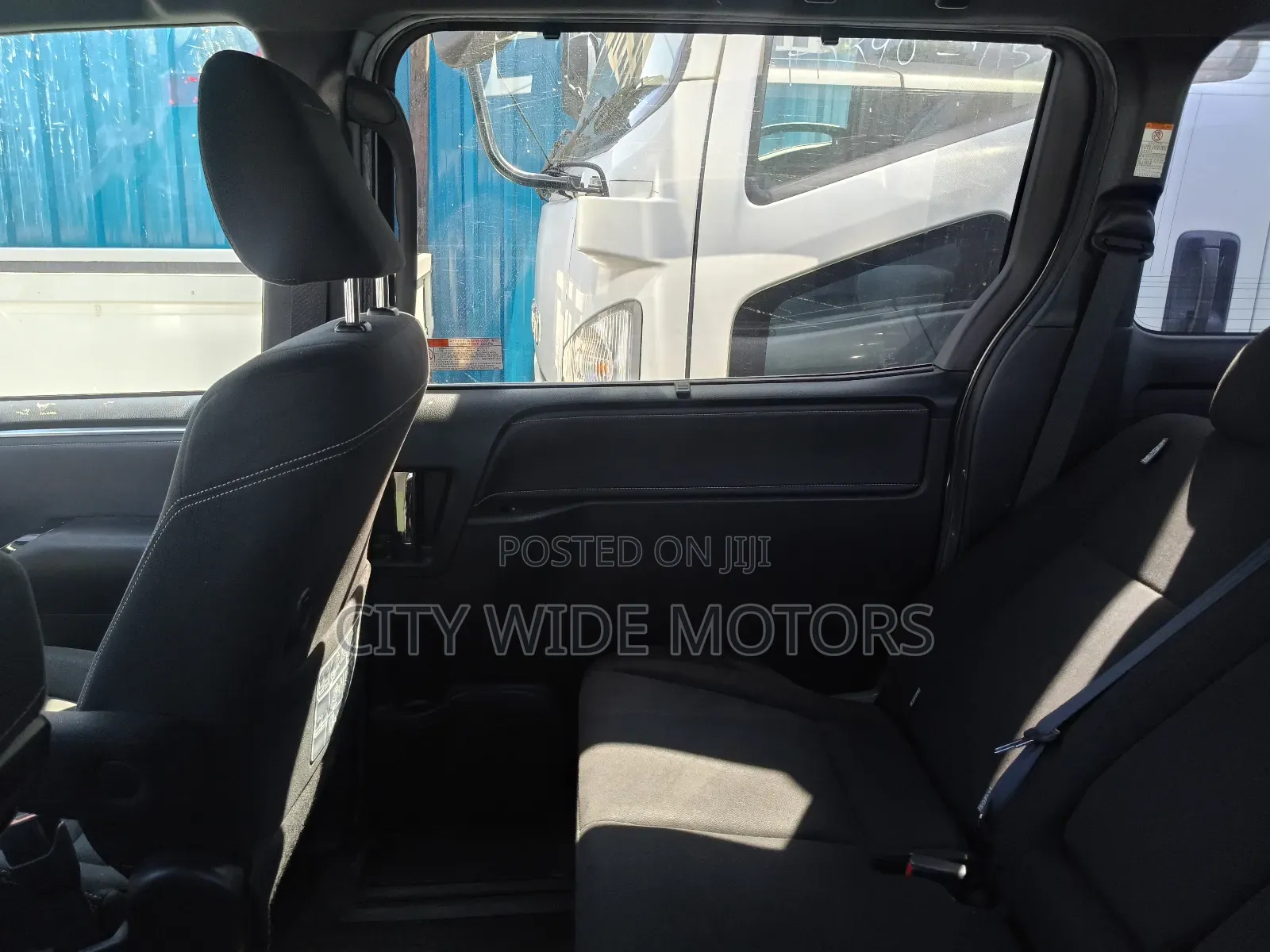 Toyota Esquire 2.0 AWD (8 seater) 2018 Silver