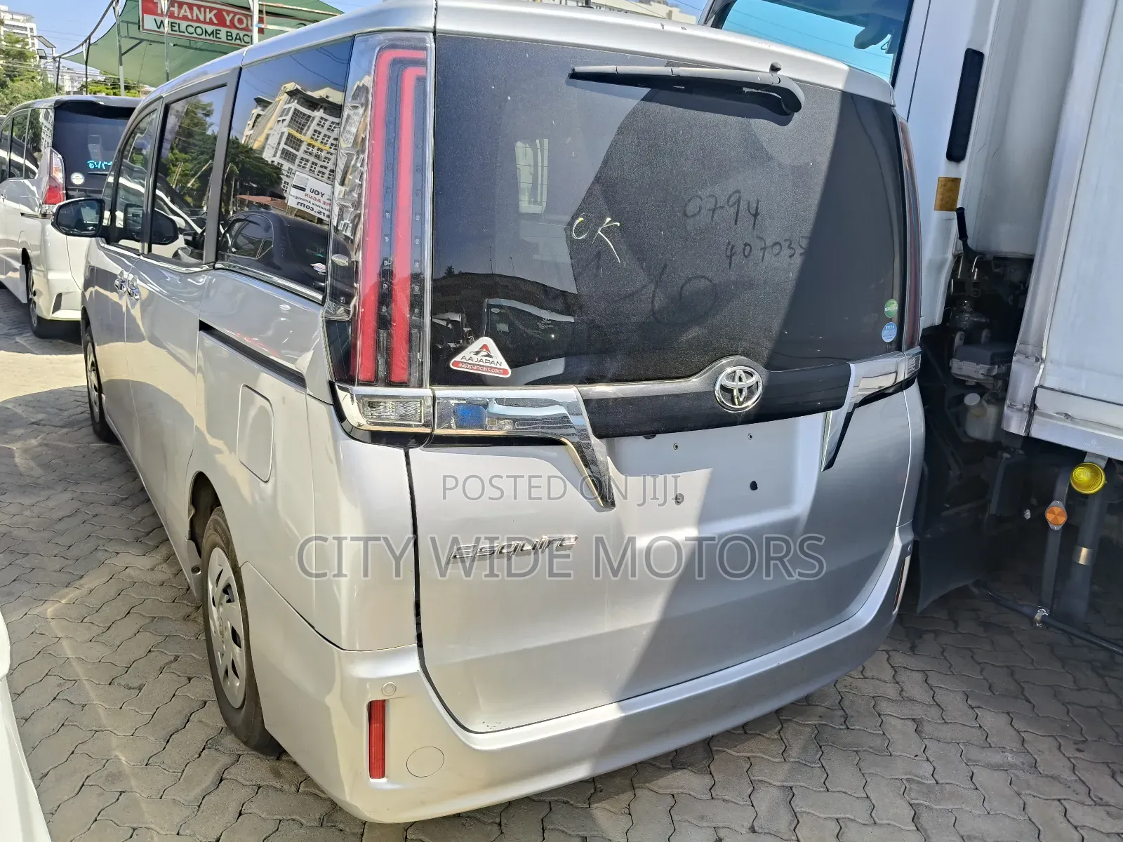 Toyota Esquire 2.0 AWD (8 seater) 2018 Silver