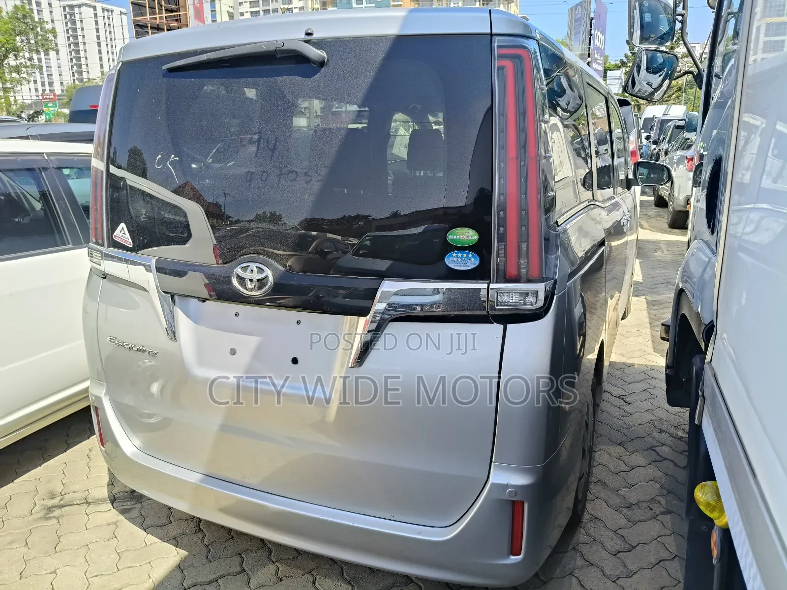 Toyota Esquire 2.0 AWD (8 seater) 2018 Silver