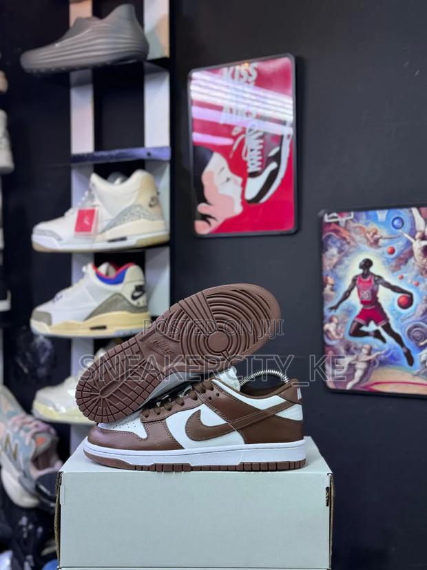 Nike Sb Dunks 'Cocoa Brown' - main view