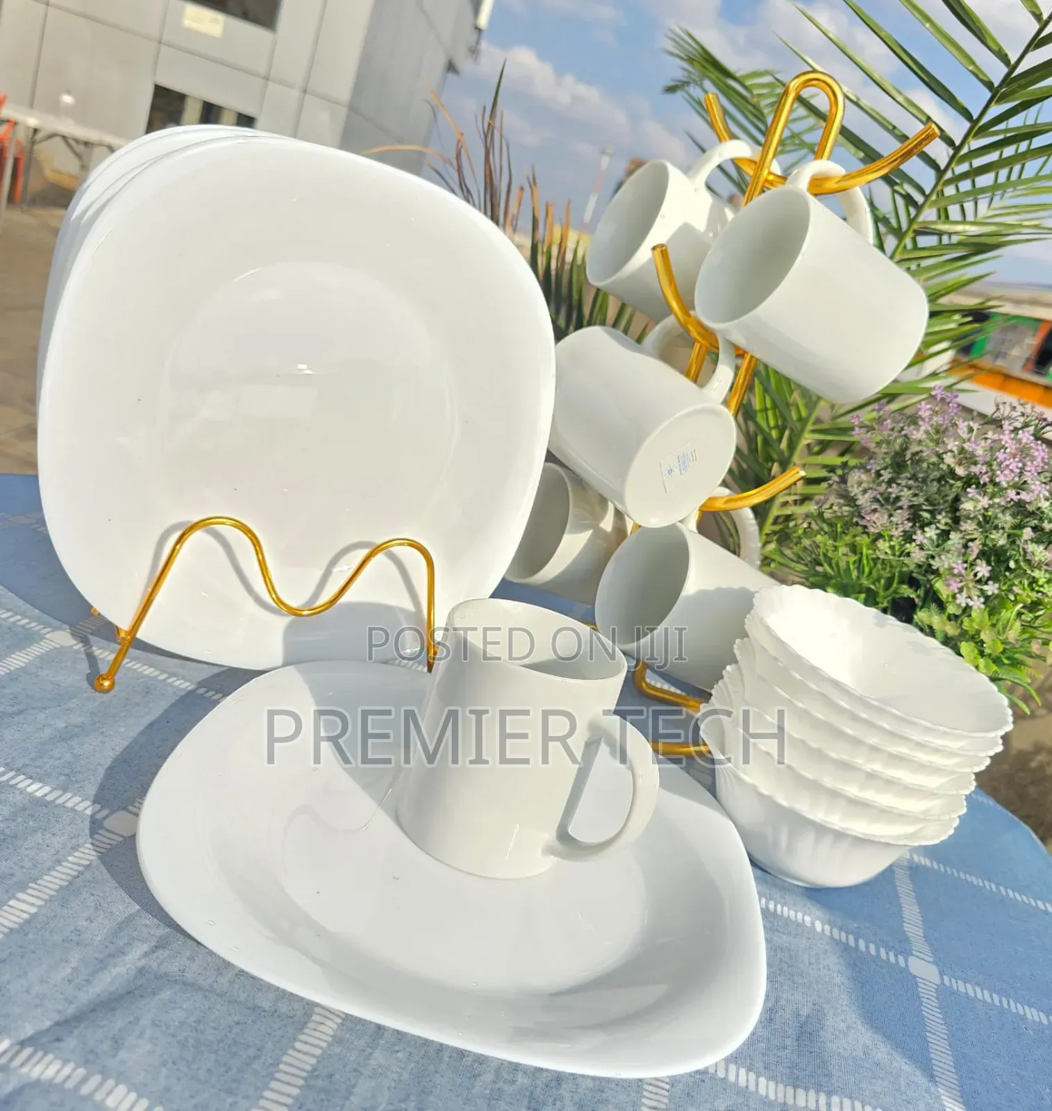 *18pcs Trendy White Dinner Sets