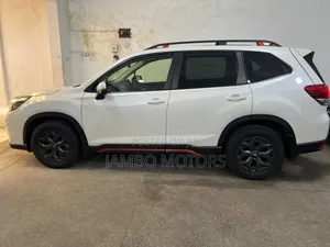 Subaru Forester Premium AWD 2019 White