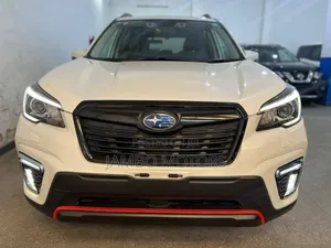 Subaru Forester Premium AWD 2019 White
