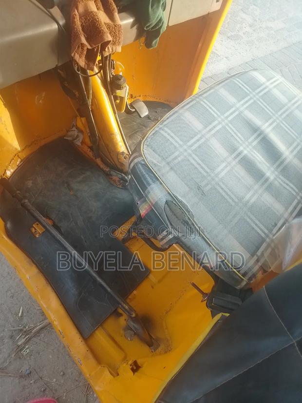 TVS 2022 Yellow - main view