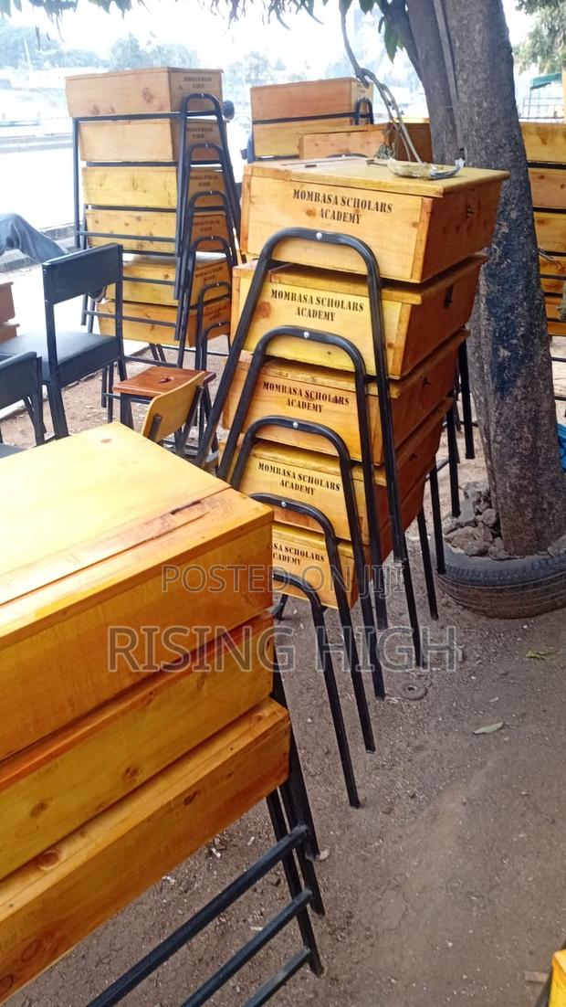 Students Lockers and Chairs. - thumbnail 2