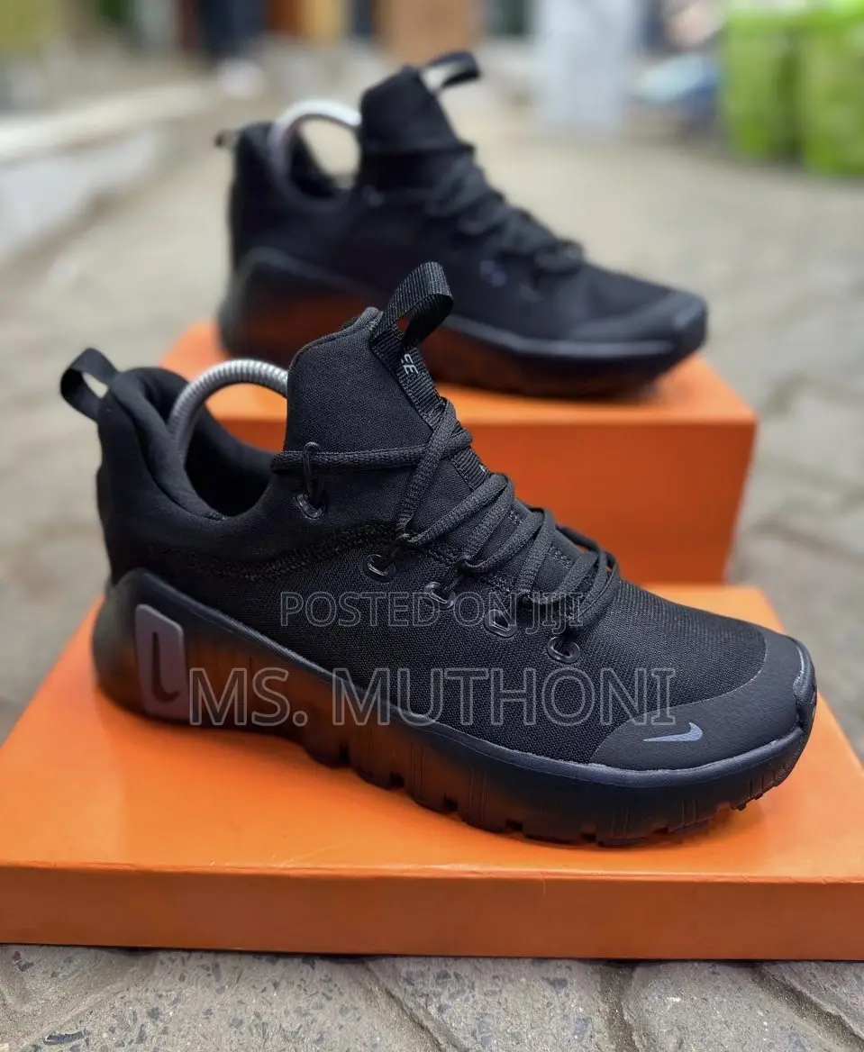 Quality Unisex Gym / Workout Nike Sneakers Available  Sizes 40-45
