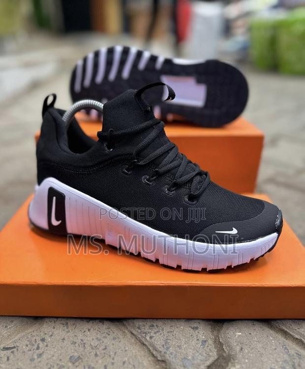 Quality Unisex Gym / Workout Nike Sneakers Available  Sizes 40-45 - thumbnail 3