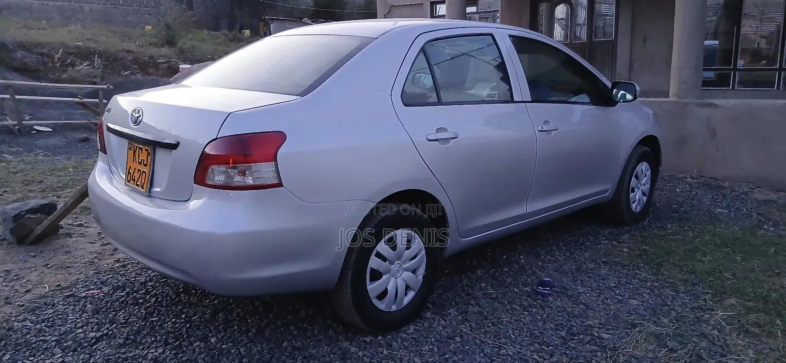 Toyota Belta 2011 Silver