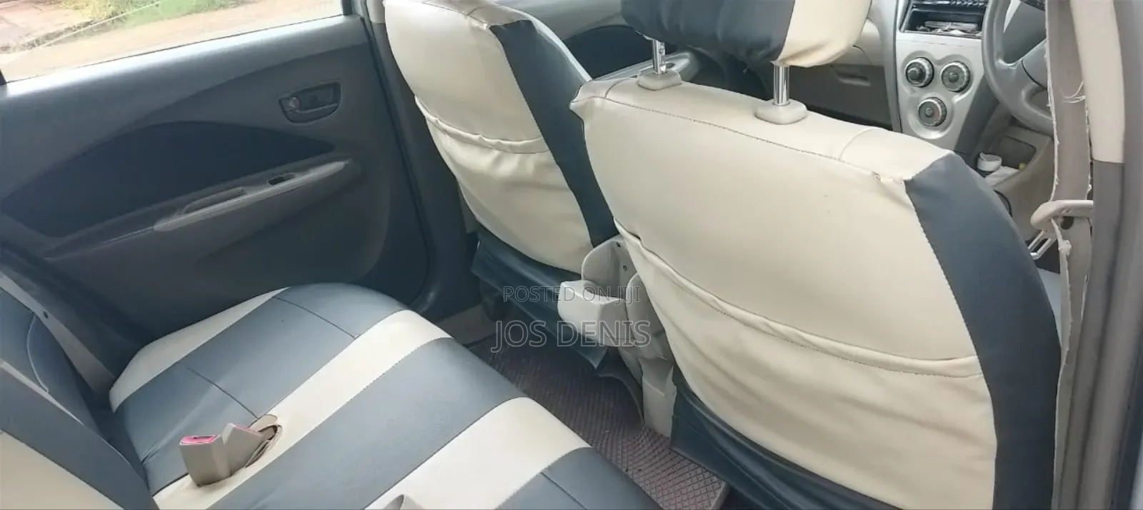 Toyota Belta 2011 Silver