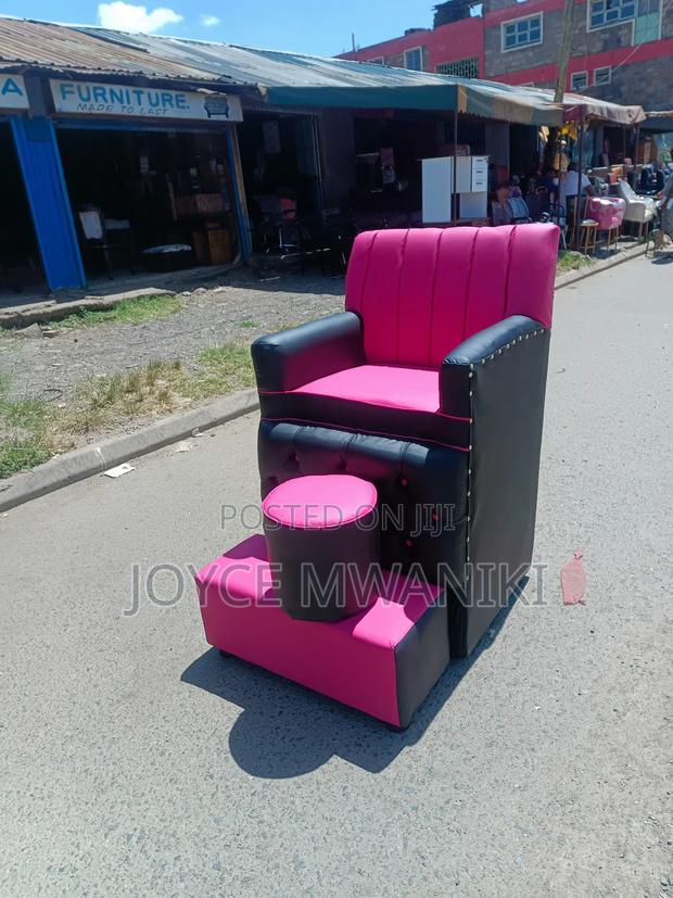 Pedicure Single Seat, Pink and Black With a Puff - main view