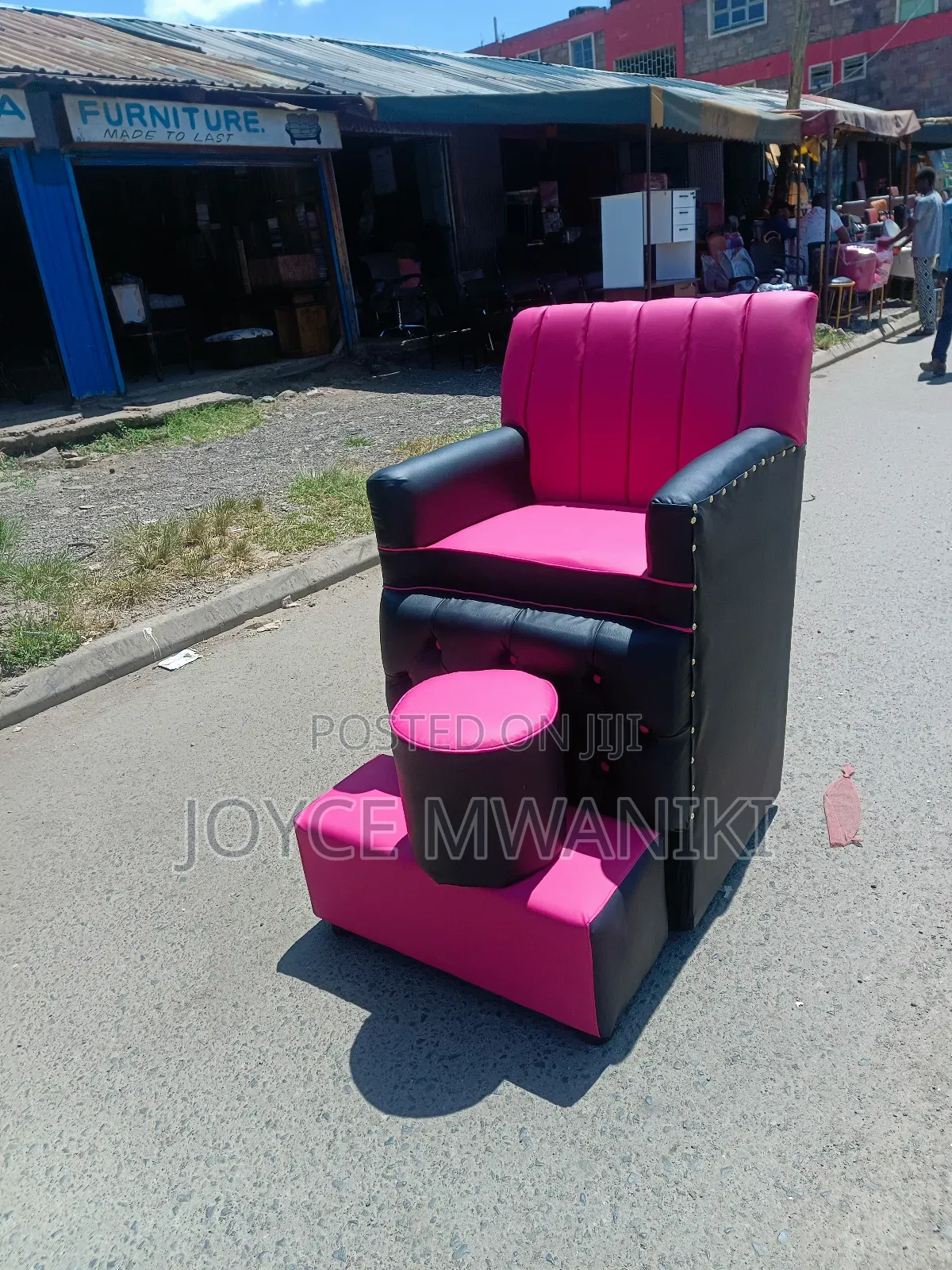 Pedicure Single Seat, Pink and Black With a Puff