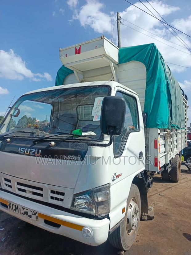 Isuzu NPR Truck