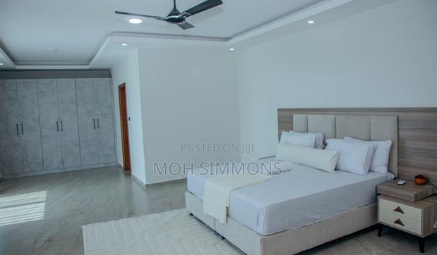 6 Bedrooms Nyali