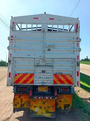 Isuzu NPR 2016