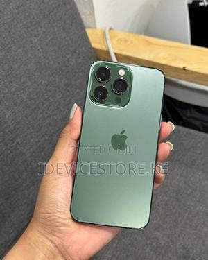 Apple iPhone 13 Pro 256 GB Green - main view