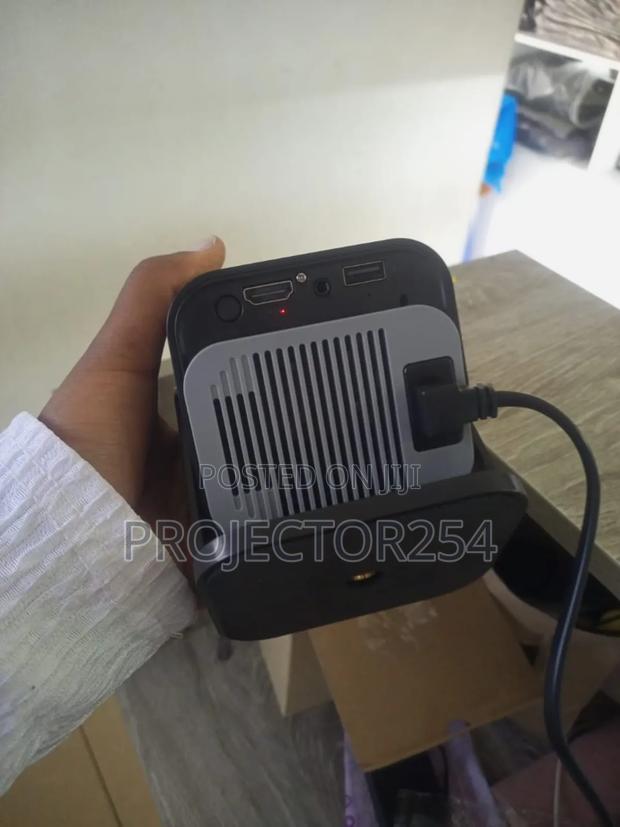 Hy320 Mini Ultra-Portable Short Led Projector Hy320 Mini - thumbnail 2