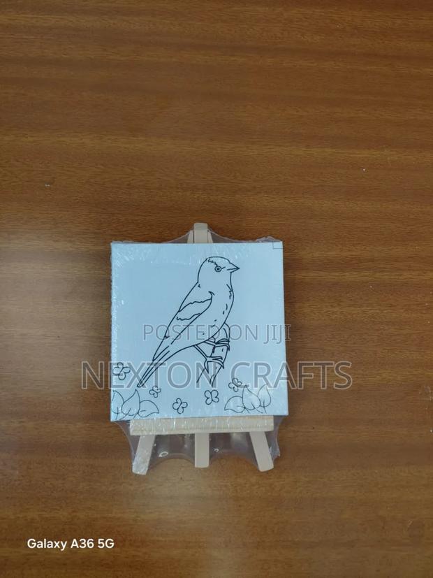 Canvas With Stand - main view