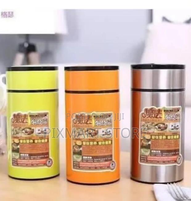 Compact 800ml Thermal Food Container With Built-in Foldable Spoon - main view