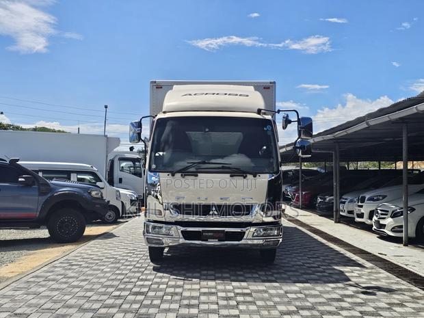 Mitsubishi Fuso 2017 - thumbnail 2