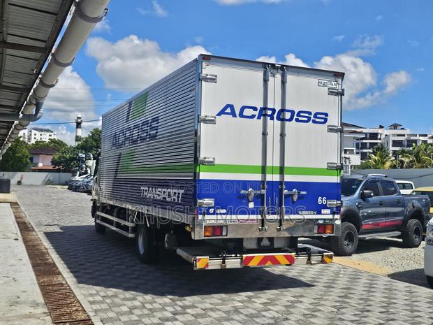 Mitsubishi Fuso 2017 - thumbnail 4