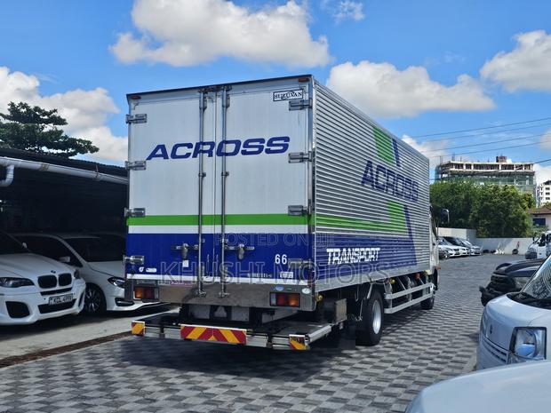 Mitsubishi Fuso 2017 - thumbnail 6