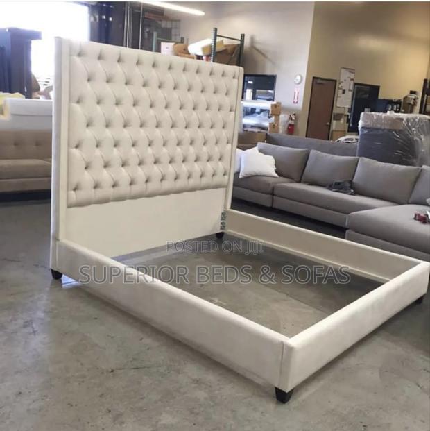 5x6 Chester Bed in Neutral Tones