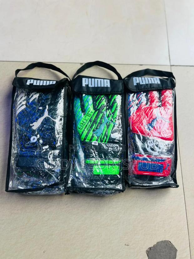Super Professional Goalkeeper Gloves - thumbnail 2