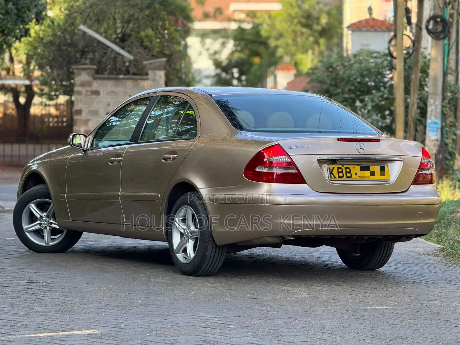 Mercedes-Benz E240 2002 Gold