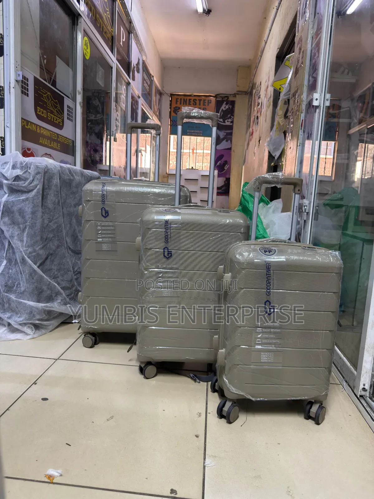 Size 27 3 in 1 Rubber Suitcase at 7000