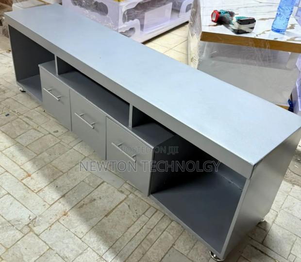 Executive 5.5fts Modern Tv Stand - main view