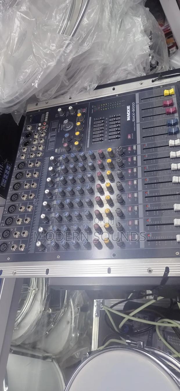 Mackie 8000 Powered Mixer - main view