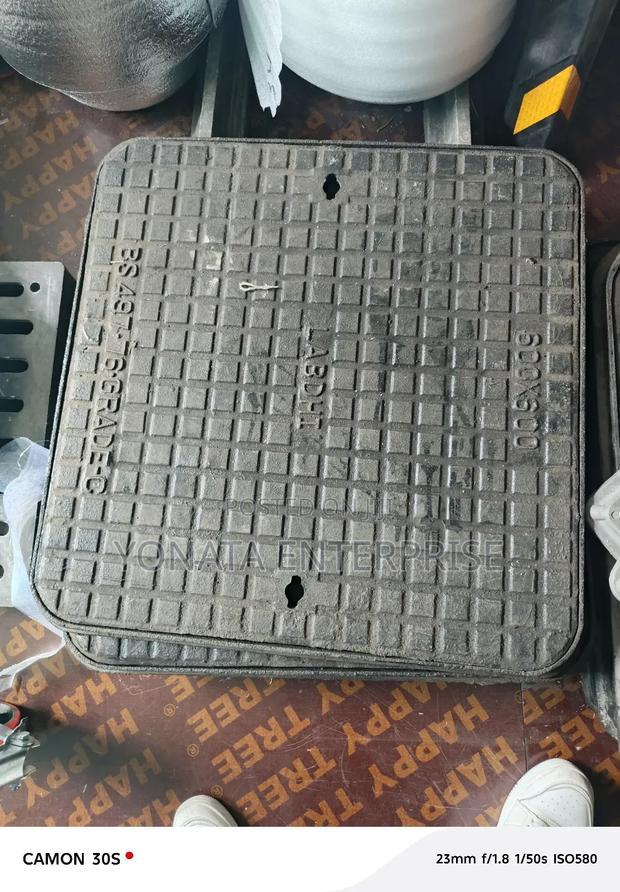 Cast Iron Manhole Cover Medium Duty 24*24 - thumbnail 2