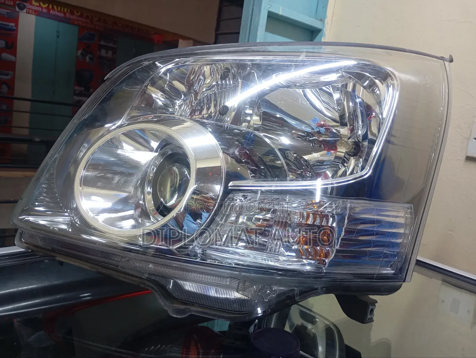 Noah 2008 Headlight Xenon